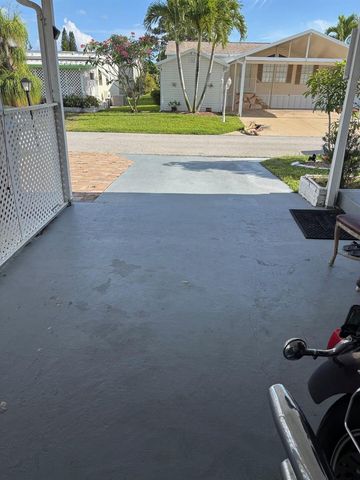4257 1st Ct, Lot 84, Lake Worth, FL 33462