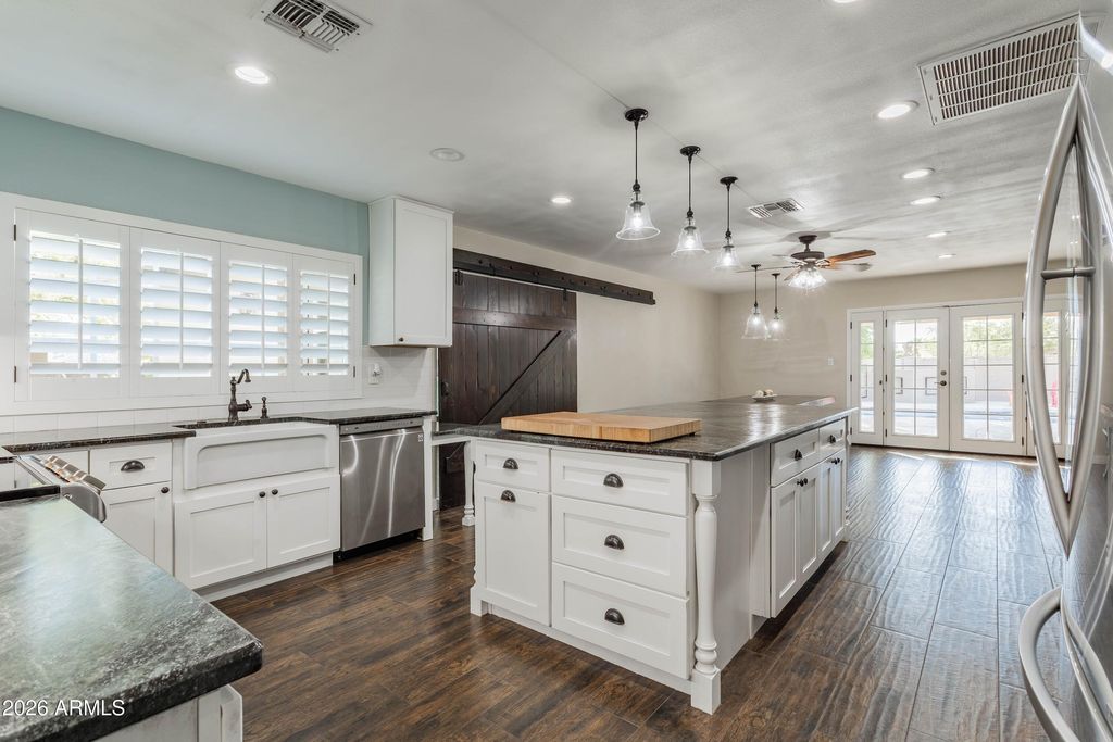 Image 12 of property listing at 3570 W Pershing Avenue, Phoenix, AZ 85029