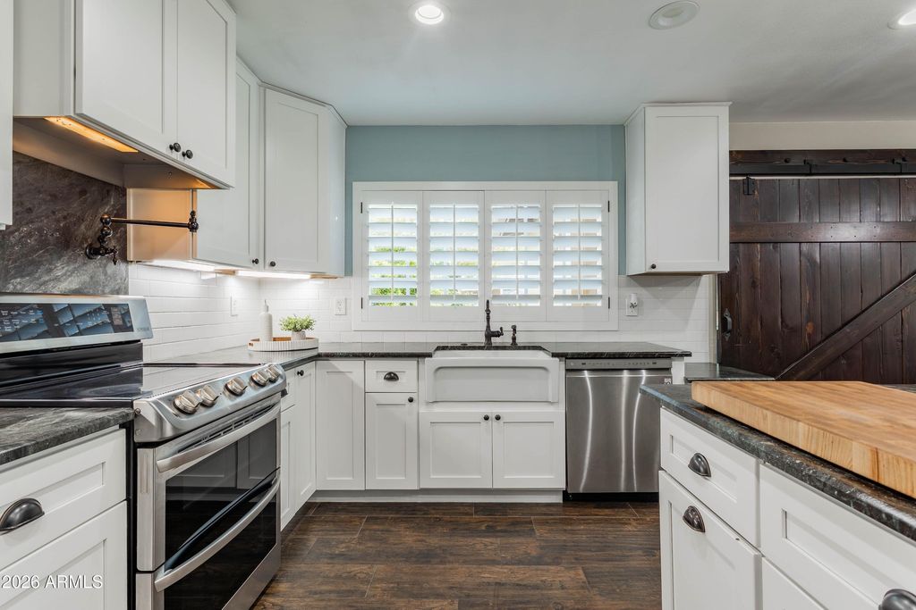 Image 13 of property listing at 3570 W Pershing Avenue, Phoenix, AZ 85029