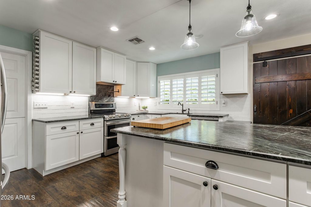Image 15 of property listing at 3570 W Pershing Avenue, Phoenix, AZ 85029