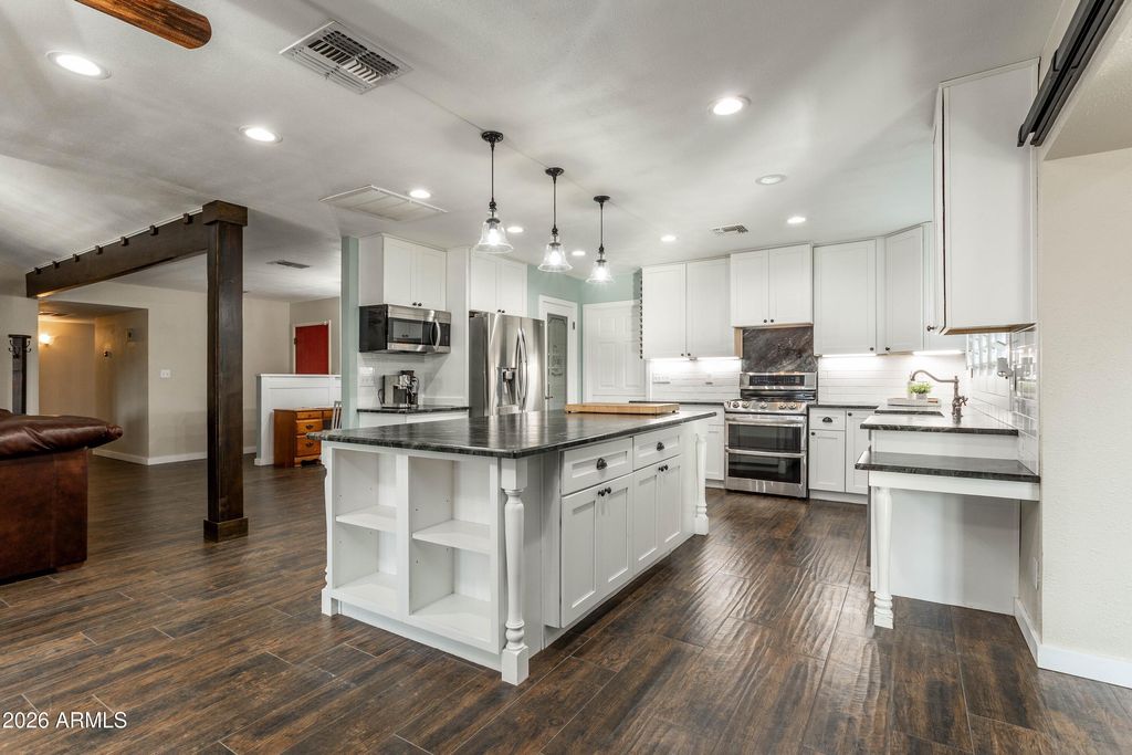 Image 7 of property listing at 3570 W Pershing Avenue, Phoenix, AZ 85029