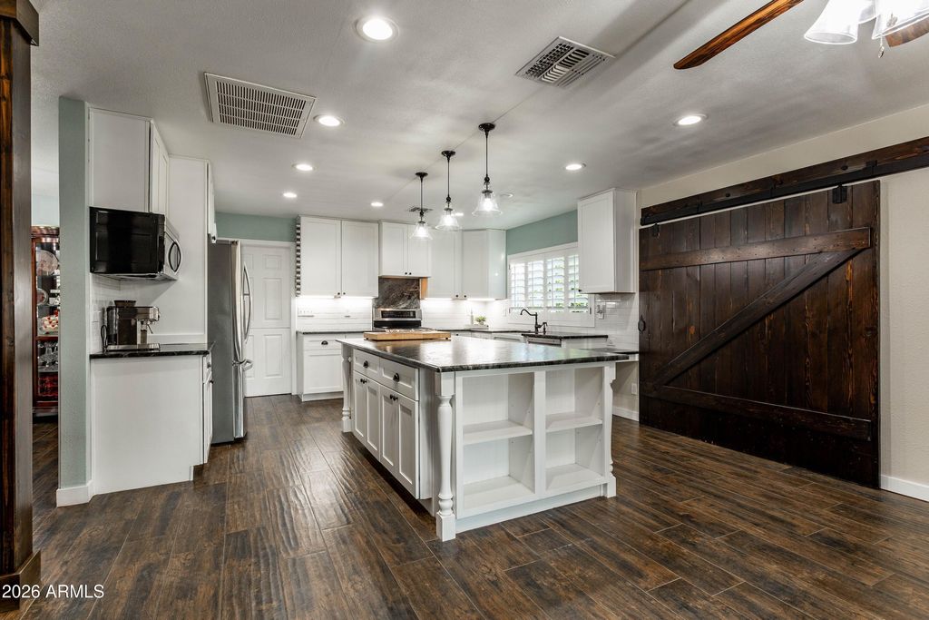 Image 8 of property listing at 3570 W Pershing Avenue, Phoenix, AZ 85029