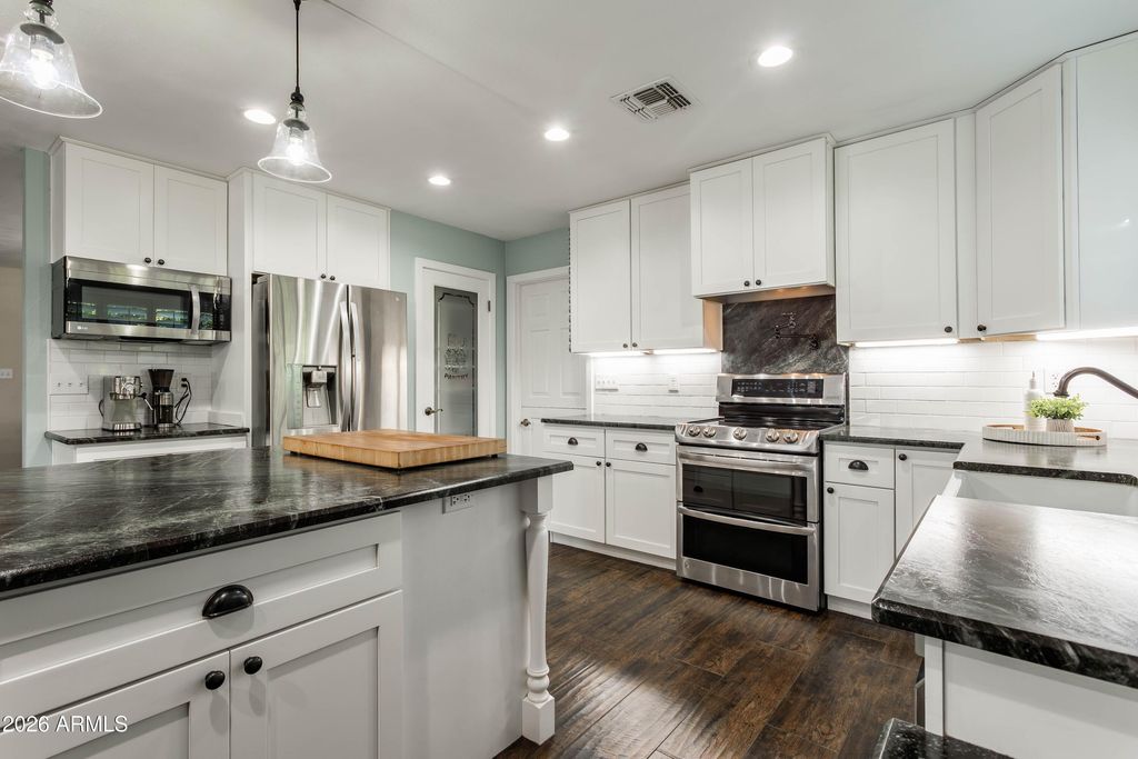 Image 9 of property listing at 3570 W Pershing Avenue, Phoenix, AZ 85029