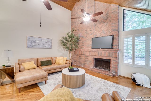 3 AMBER GLN, San Antonio, TX 78257