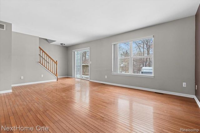 10128 Elmira Street, Pinckney, MI 48169