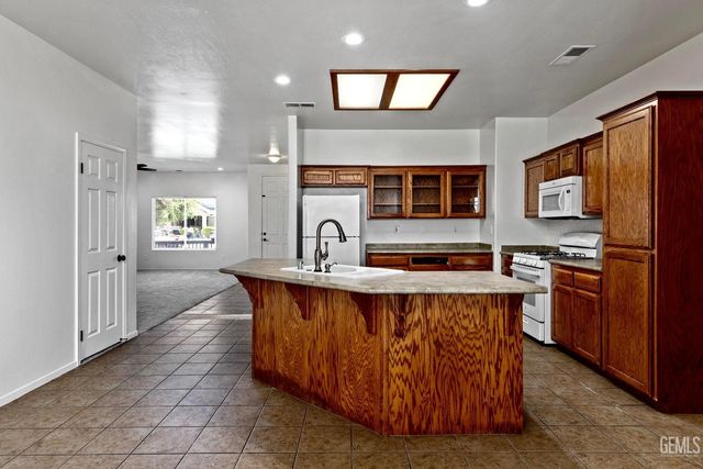 11424 Revolution Road, Bakersfield, CA 93312