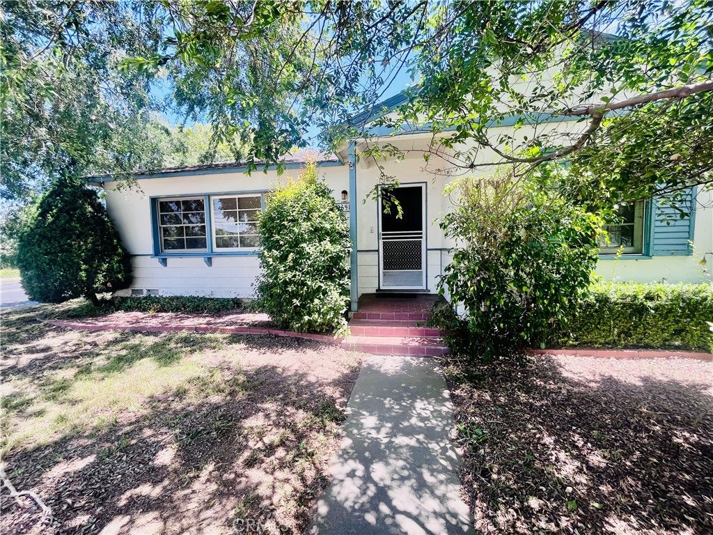 2698 Redlands Drive, Costa Mesa, CA 92627
