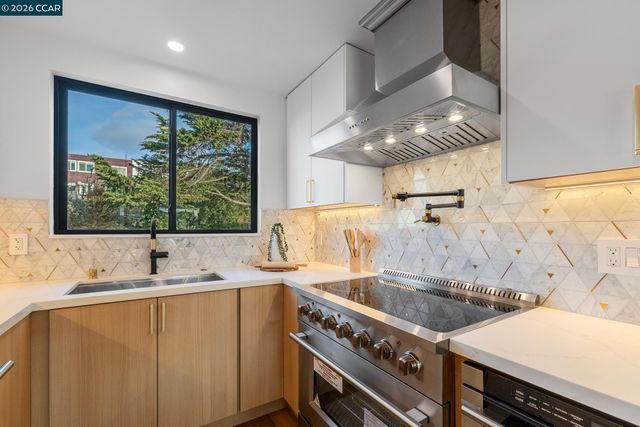 2114 40Th Ave, San Francisco, CA 94116