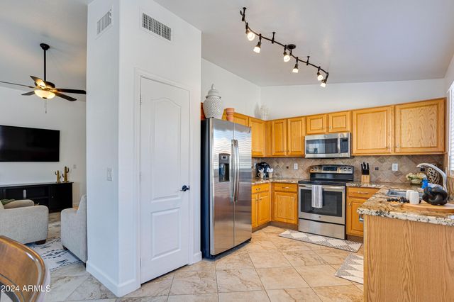 1452 E TORREY PINES Lane, Chandler, AZ 85249