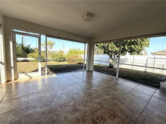 1617 NE 23rd TER, Cape Coral, FL 33990