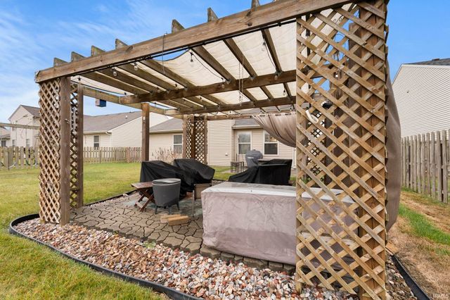 12226 Mossy Oak Run, Fort Wayne, IN 46845