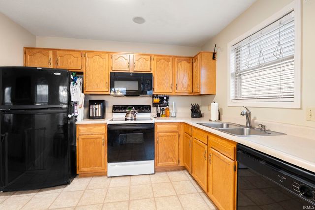 12226 Mossy Oak Run, Fort Wayne, IN 46845