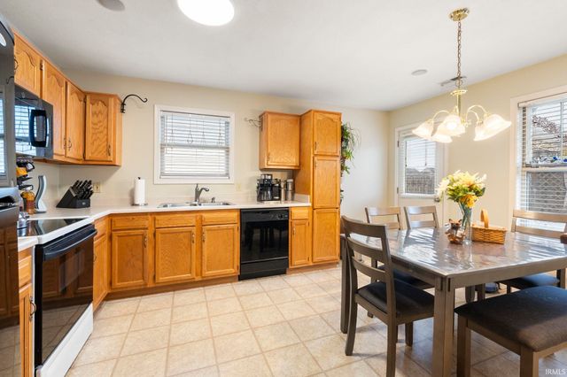 12226 Mossy Oak Run, Fort Wayne, IN 46845