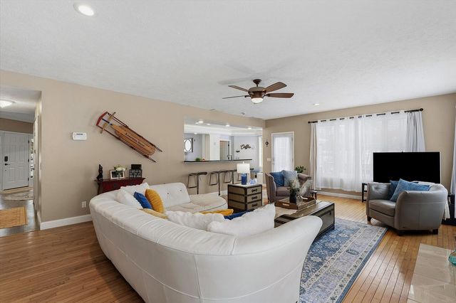 1307 Cross Creek Road, Mahomet, IL 61853