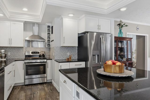 1307 Cross Creek Road, Mahomet, IL 61853