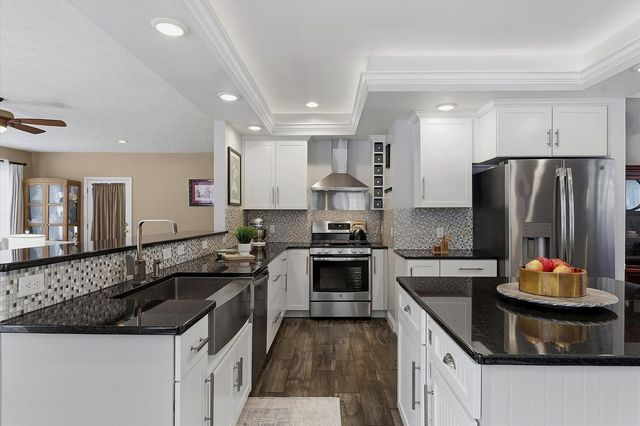 1307 Cross Creek Road, Mahomet, IL 61853