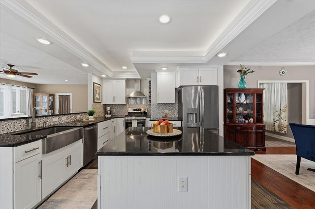 1307 Cross Creek Road, Mahomet, IL 61853