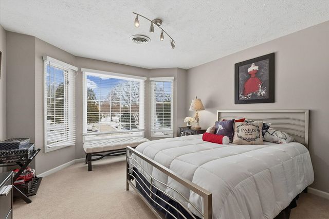 1307 Cross Creek Road, Mahomet, IL 61853