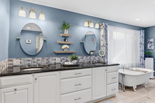 1307 Cross Creek Road, Mahomet, IL 61853