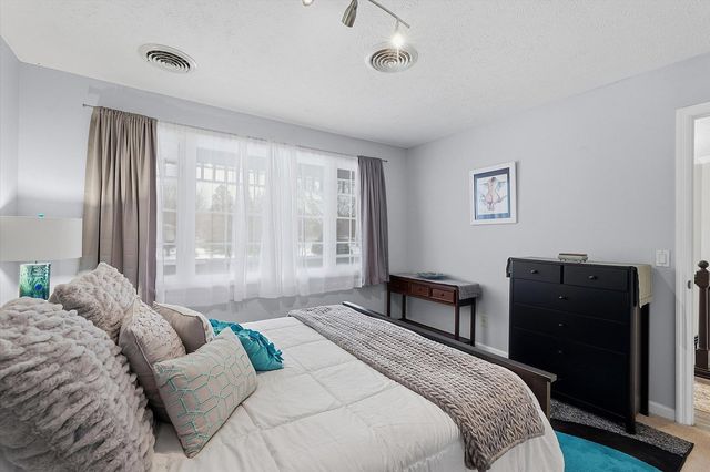 1307 Cross Creek Road, Mahomet, IL 61853