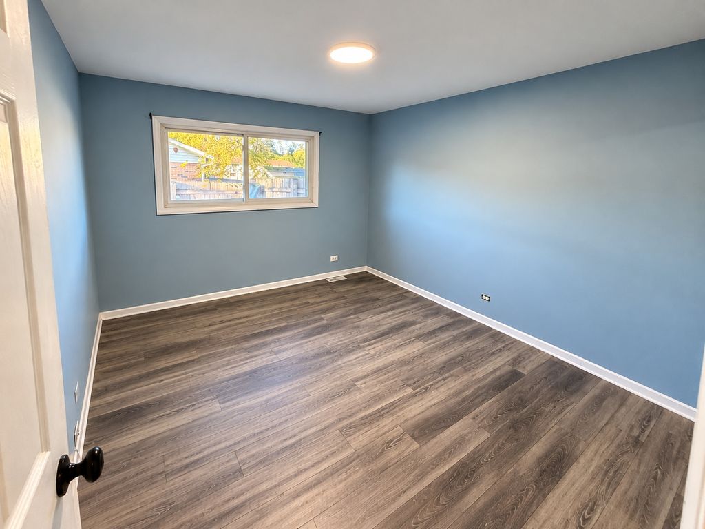 1051 ASHTON Court 1051, Streamwood, IL 60107 — photo 3