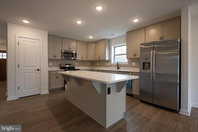 76 GRAINFIELD CT, Martinsburg, WV 25404