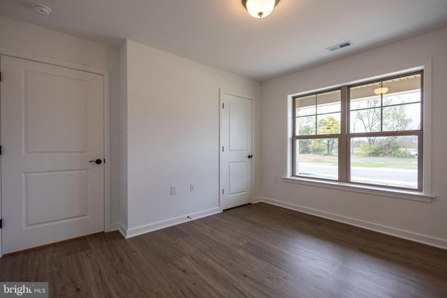 76 GRAINFIELD CT, Martinsburg, WV 25404