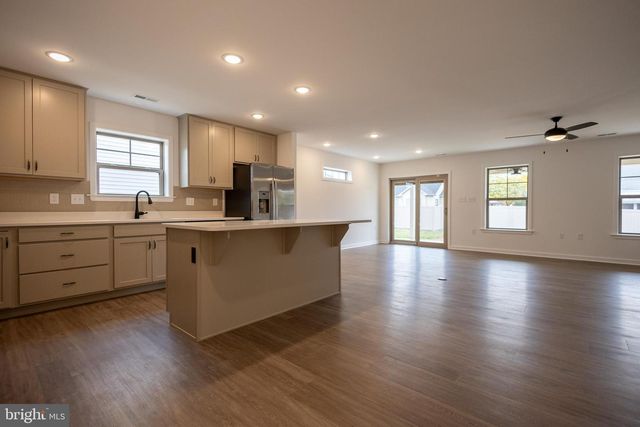 76 GRAINFIELD CT, Martinsburg, WV 25404