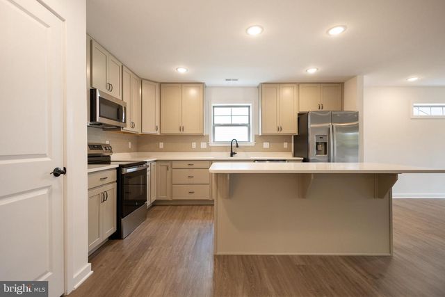 76 GRAINFIELD CT, Martinsburg, WV 25404