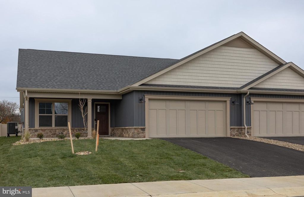 76 GRAINFIELD CT, Martinsburg, WV 25404