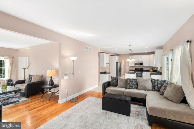 101 CHURCHILL AVE, Somerset, NJ 08873