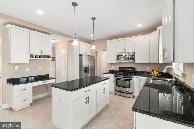 101 CHURCHILL AVE, Somerset, NJ 08873