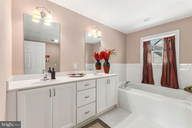 101 CHURCHILL AVE, Somerset, NJ 08873