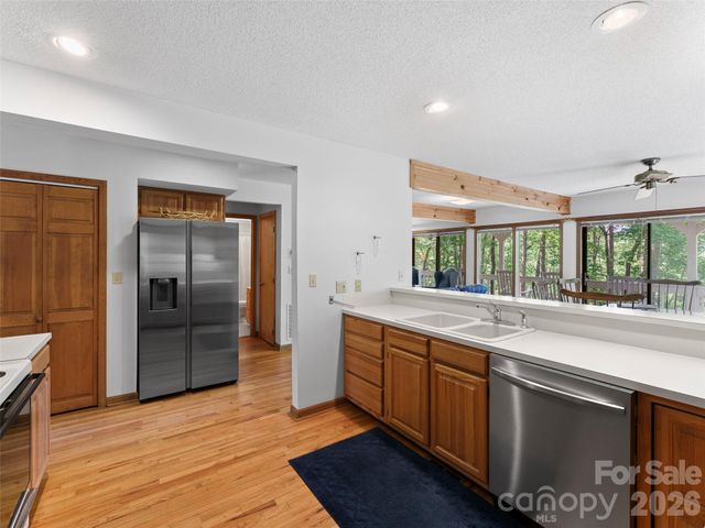 43 Hungryneck Hollow Lane, Saluda, NC 28773