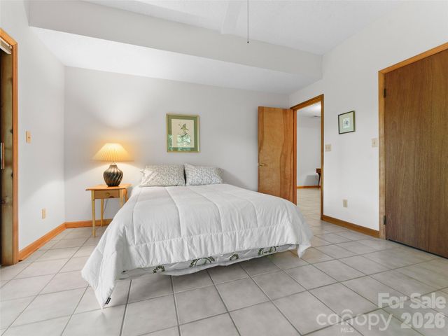 43 Hungryneck Hollow Lane, Saluda, NC 28773