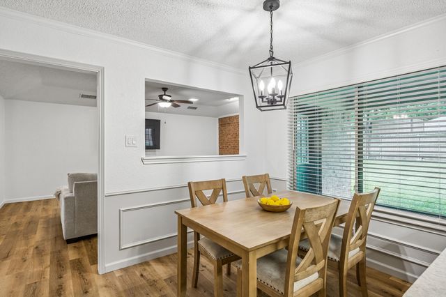 232 NE Shady Oaks Drive, Burleson, TX 76028