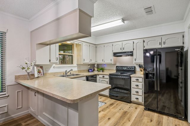 232 NE Shady Oaks Drive, Burleson, TX 76028