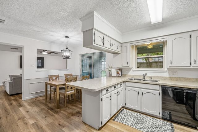 232 NE Shady Oaks Drive, Burleson, TX 76028