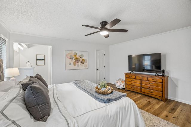 232 NE Shady Oaks Drive, Burleson, TX 76028