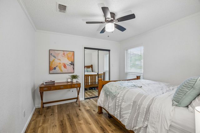 232 NE Shady Oaks Drive, Burleson, TX 76028