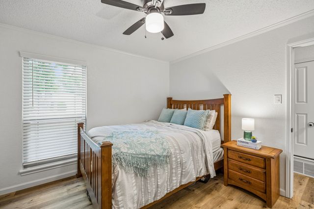 232 NE Shady Oaks Drive, Burleson, TX 76028