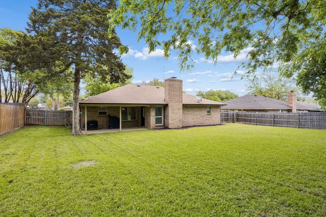 232 NE Shady Oaks Drive, Burleson, TX 76028