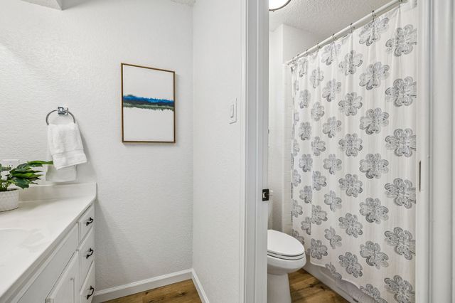 232 NE Shady Oaks Drive, Burleson, TX 76028