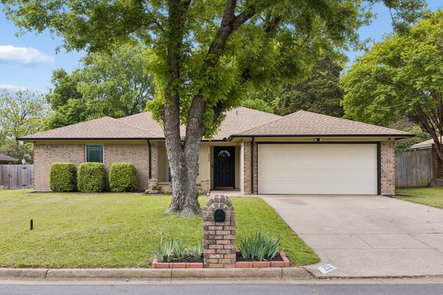 232 NE Shady Oaks Drive, Burleson, TX 76028
