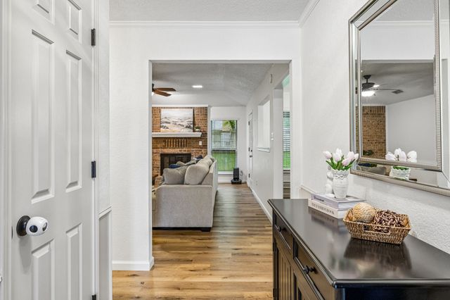 232 NE Shady Oaks Drive, Burleson, TX 76028