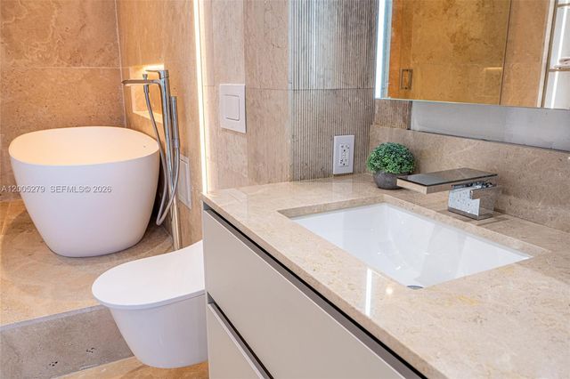 2301 Collins 1011 1011, Miami Beach, FL 33139