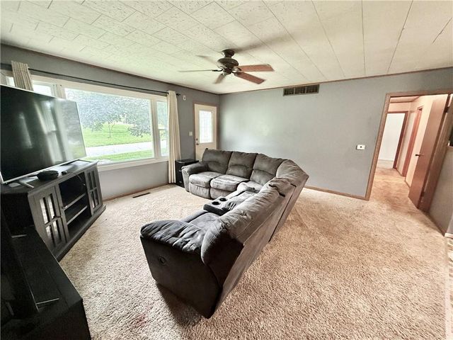 1303 E 3RD Street, Maryville, MO 64468