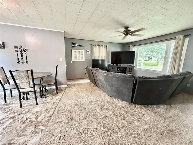 1303 E 3RD Street, Maryville, MO 64468