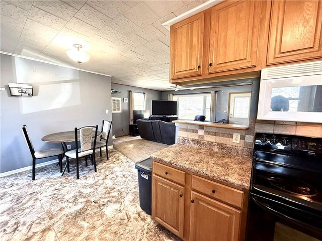 1303 E 3RD Street, Maryville, MO 64468