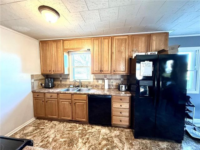 1303 E 3RD Street, Maryville, MO 64468